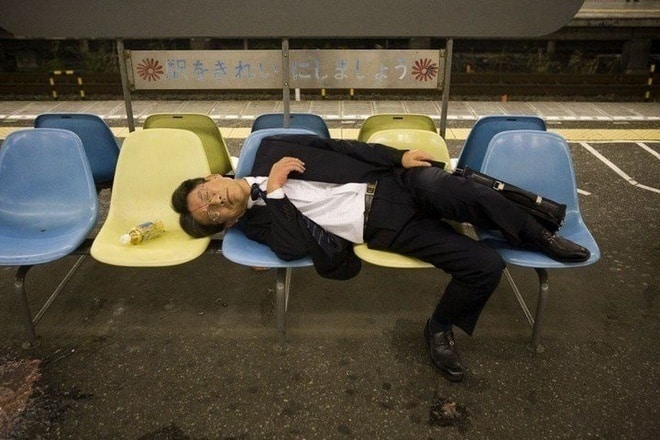 Inemuri: Nghệ thuật ngủ nơi công cộng đã trở thành thương hiệu của người Nhật Bản - Ảnh 10.
