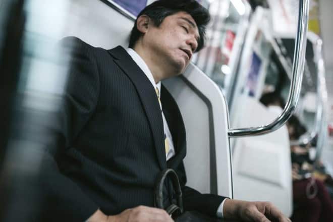 Inemuri: Nghệ thuật ngủ nơi công cộng đã trở thành thương hiệu của người Nhật Bản - Ảnh 9.