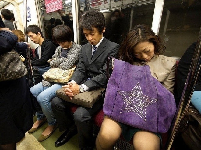 Inemuri: Nghệ thuật ngủ nơi công cộng đã trở thành thương hiệu của người Nhật Bản - Ảnh 6.