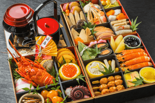 Bữa ăn osechi ngày đầu năm là một trong những phong tục Tết lâu đời ở Nhật. Ảnh: Chintai.net.
