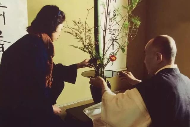 Sau 10 năm ẩn dật, người phụ nữ Nhật Bản trở thành kho báu quốc gia khi được mọi người mệnh danh là bậc thầy cắm hoa - Ảnh 3.