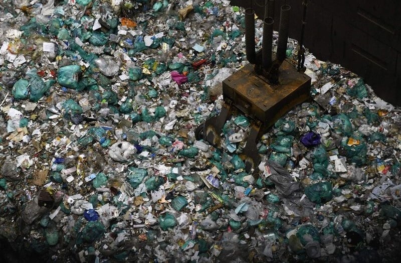 Lượng rác thải tại khu xử lý này vô cùng lớn. Tất cả quy trình đều được tự động hóa. Nhật Bản luôn là quốc gia đi đầu trong việc xử lý, tái chế rác và có nhiều sáng tạo trong việc bảo vệ môi trường. 