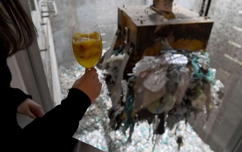 Với nhiều người, trải nghiệm ăn uống bên bãi rác này không mấy thú vị vì hình ảnh rác thải khiến họ không nuốt nổi các món ăn. 